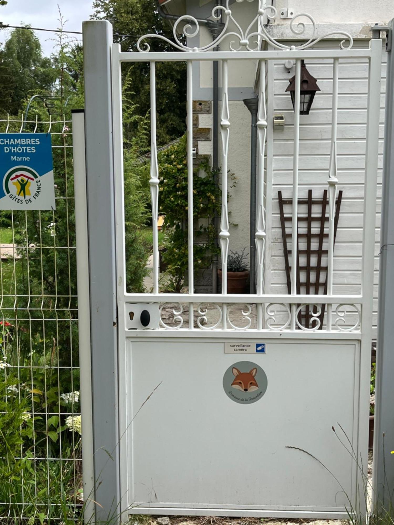 "Aux Chants Des Oiseaux" Domaine De La Renardiere Les Grandes-Loges Esterno foto